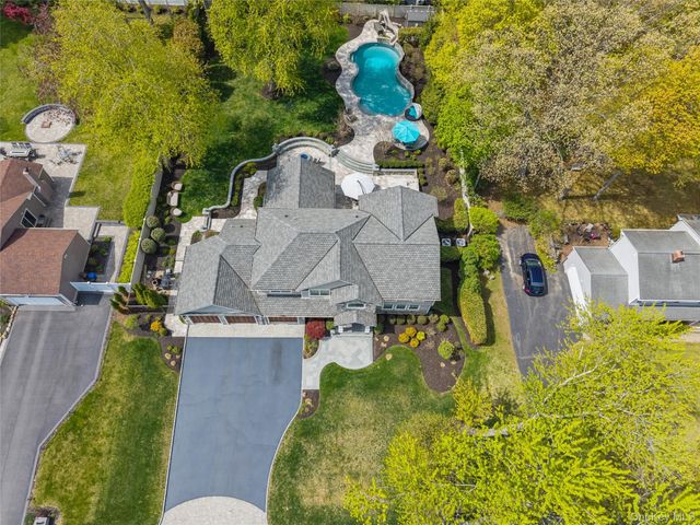 10 Kingfisher Drive, Smithtown, NY 11787