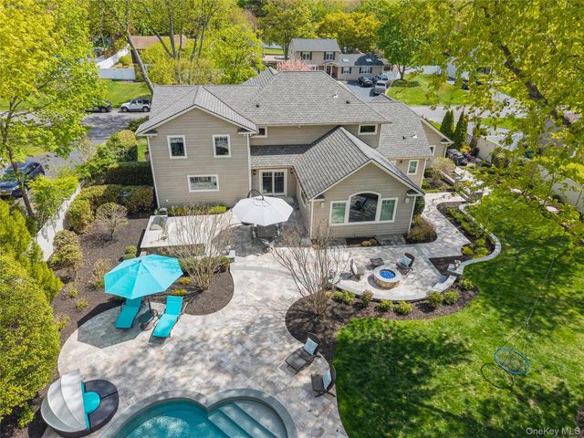 10 Kingfisher Drive, Smithtown, NY 11787
