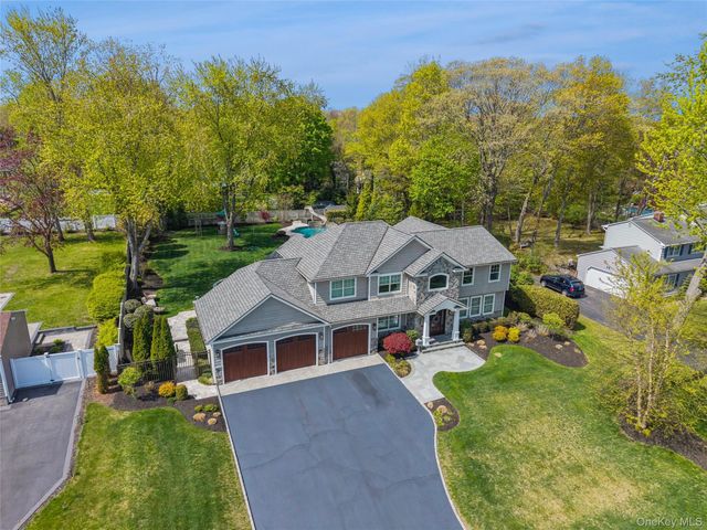 10 Kingfisher Drive, Smithtown, NY 11787
