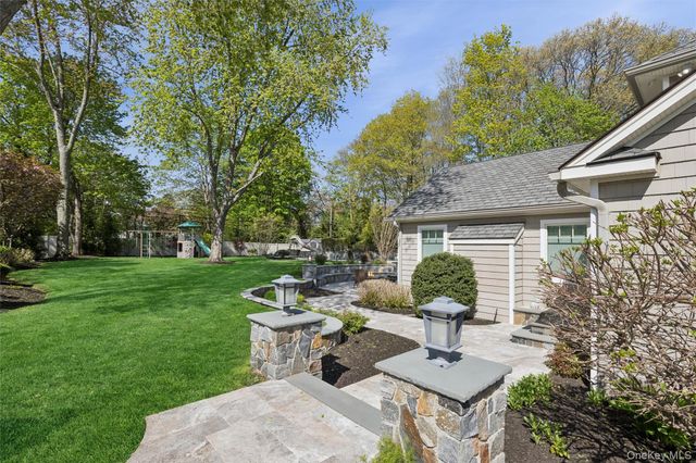 10 Kingfisher Drive, Smithtown, NY 11787