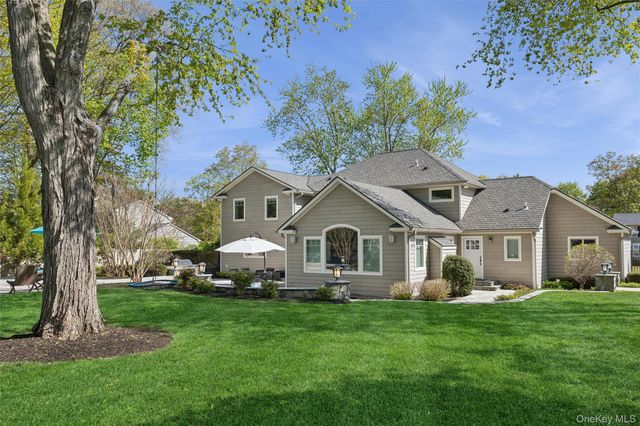 10 Kingfisher Drive, Smithtown, NY 11787
