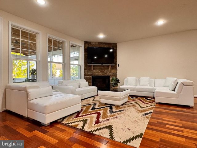 23612 RICHLAND GROVE DR, Brambleton, VA 20148