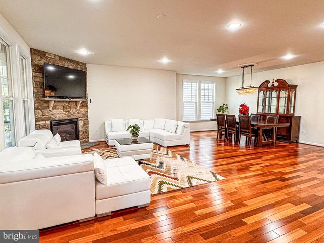 23612 RICHLAND GROVE DR, Brambleton, VA 20148