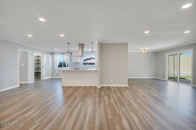 896 Moffatt Circle, Simi Valley, CA 93065