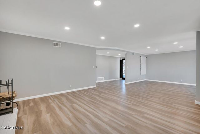 896 Moffatt Circle, Simi Valley, CA 93065