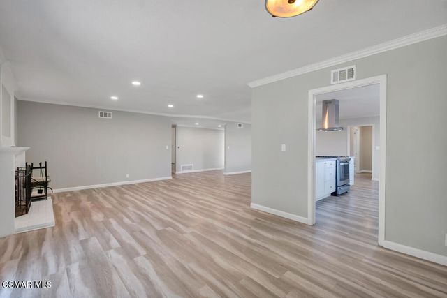 896 Moffatt Circle, Simi Valley, CA 93065