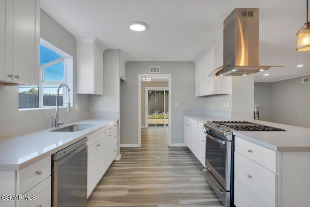 896 Moffatt Circle, Simi Valley, CA 93065