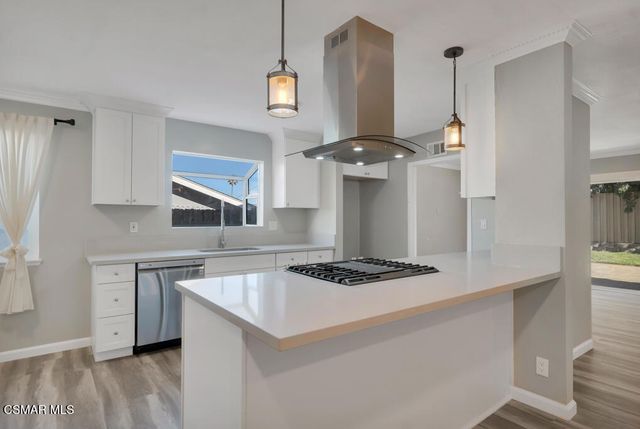 896 Moffatt Circle, Simi Valley, CA 93065