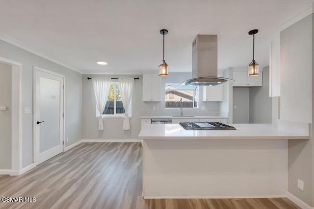 896 Moffatt Circle, Simi Valley, CA 93065