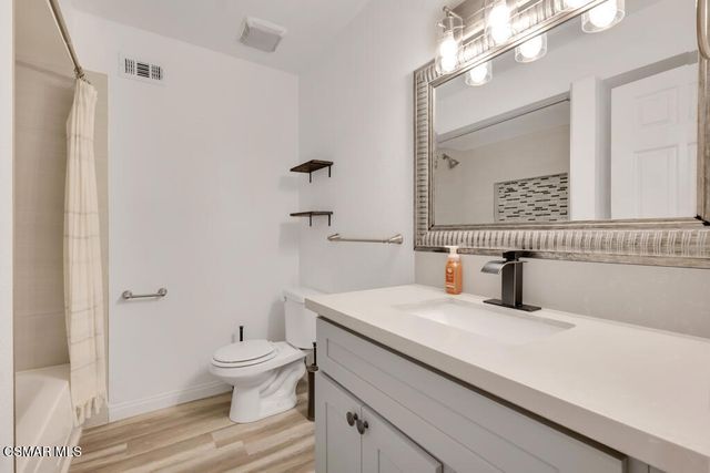 896 Moffatt Circle, Simi Valley, CA 93065