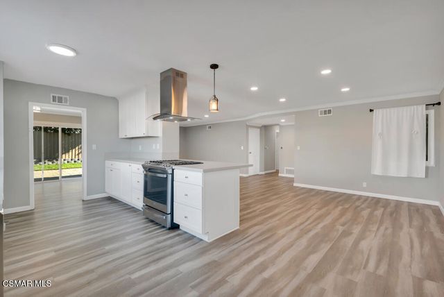 896 Moffatt Circle, Simi Valley, CA 93065