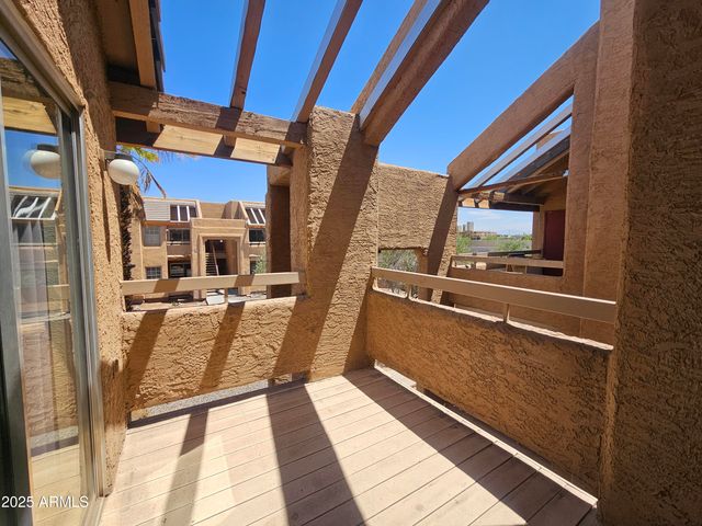 1370 S PRICE Road 101, Tempe, AZ 85281