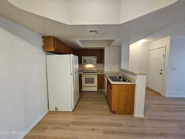 1370 S PRICE Road 101, Tempe, AZ 85281