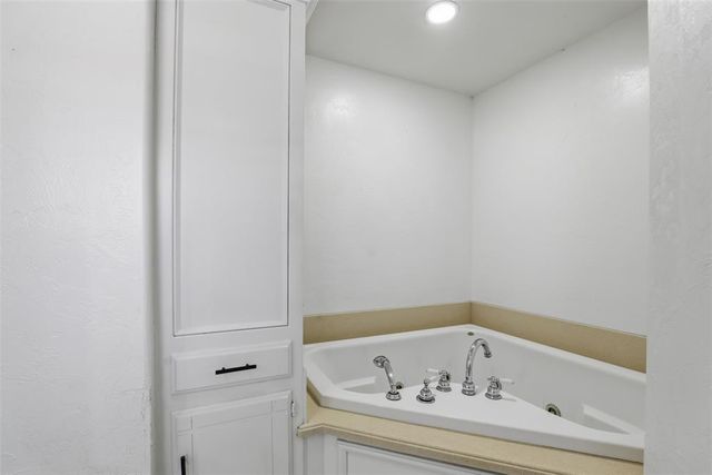 1212 Ridgecrest Road, Edmond, OK 73013