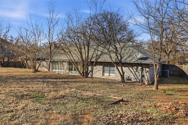 1212 Ridgecrest Road, Edmond, OK 73013