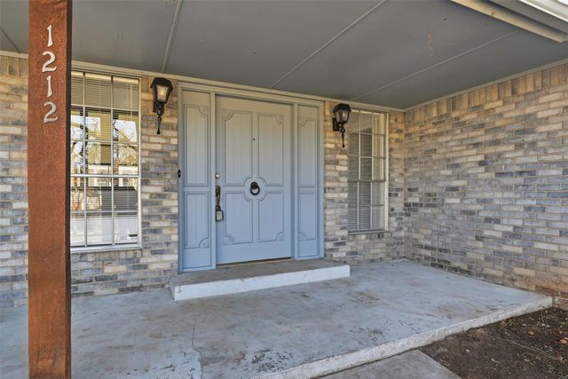 1212 Ridgecrest Road, Edmond, OK 73013