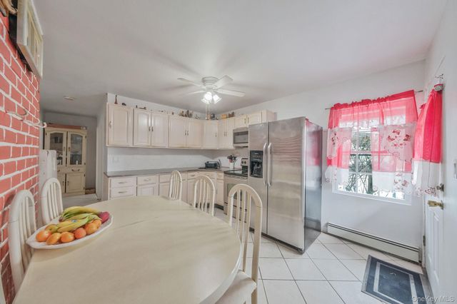 24 Beacon Lane, Hicksville, NY 11801