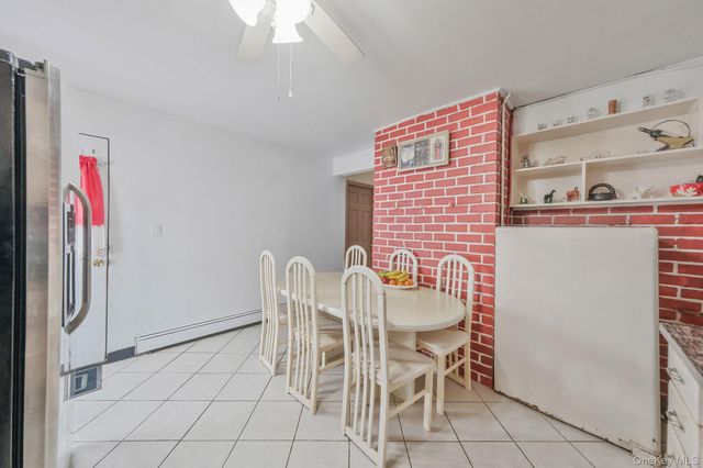 24 Beacon Lane, Hicksville, NY 11801