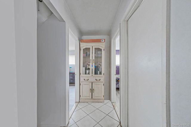 24 Beacon Lane, Hicksville, NY 11801