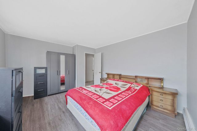 24 Beacon Lane, Hicksville, NY 11801