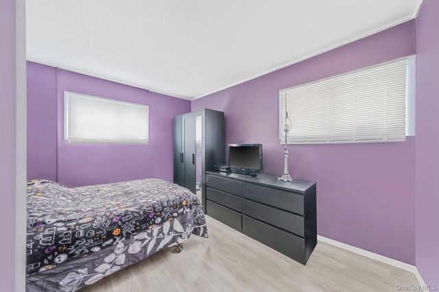 24 Beacon Lane, Hicksville, NY 11801