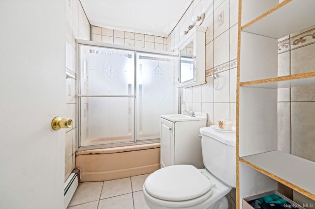 24 Beacon Lane, Hicksville, NY 11801