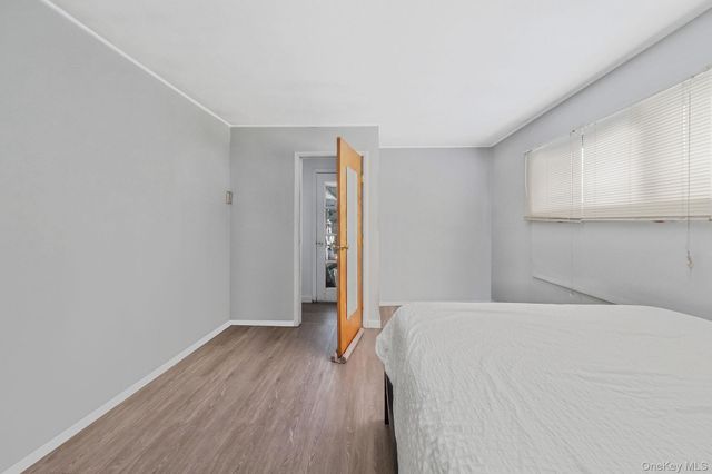 24 Beacon Lane, Hicksville, NY 11801