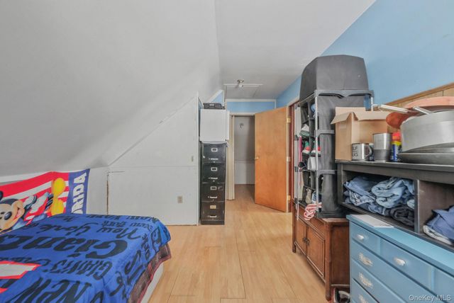 24 Beacon Lane, Hicksville, NY 11801