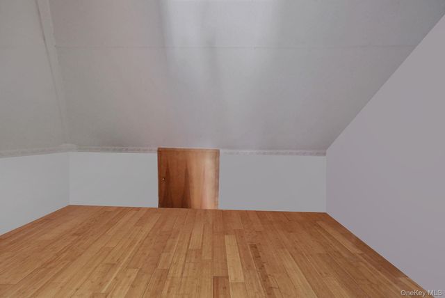 24 Beacon Lane, Hicksville, NY 11801