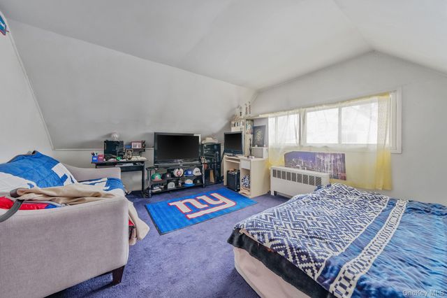 24 Beacon Lane, Hicksville, NY 11801