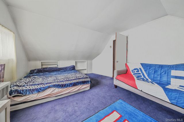 24 Beacon Lane, Hicksville, NY 11801