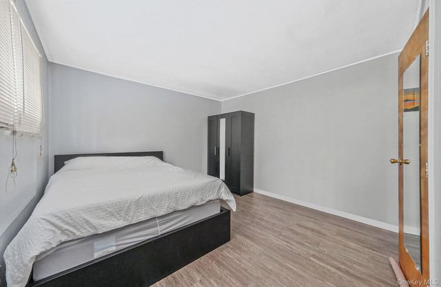 24 Beacon Lane, Hicksville, NY 11801