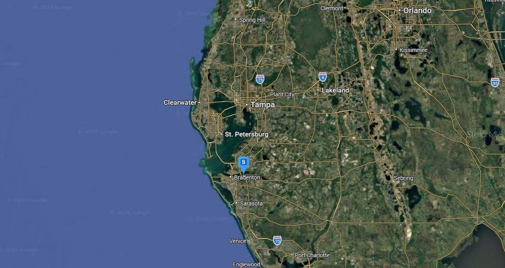 Image 4 of property listing at 6109 8TH AVENUE DRIVE NE, Bradenton, FL 34212