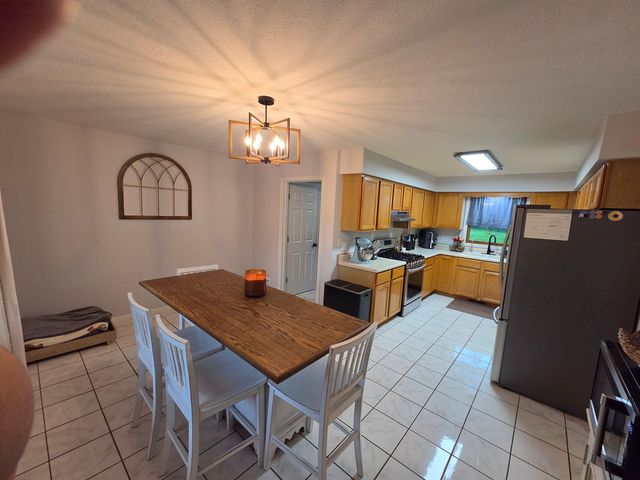6775 Skyview Trail, Roscoe, IL 61073