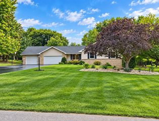 6775 Skyview Trail, Roscoe, IL 61073