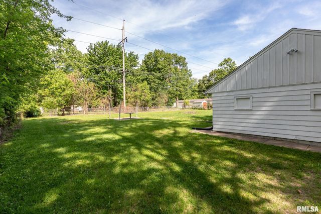 2133 N NORTHCREST Drive, Peoria, IL 61604