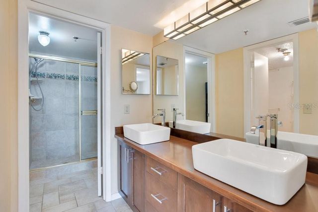 530 E CENTRAL BOULEVARD 406, Orlando, FL 32801