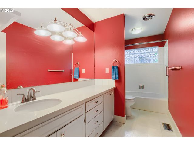 3720 E MILL PLAIN Blvd 2, Vancouver, WA 98661