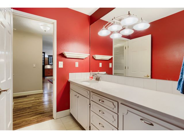 3720 E MILL PLAIN Blvd 2, Vancouver, WA 98661