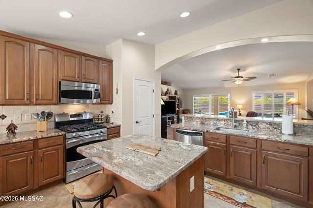 555 N Alexis Loop, Green Valley, AZ 85614