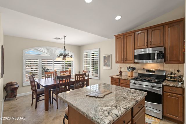 555 N Alexis Loop, Green Valley, AZ 85614