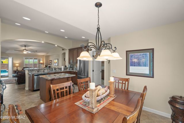 555 N Alexis Loop, Green Valley, AZ 85614