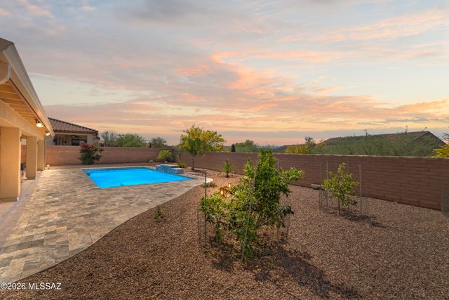 555 N Alexis Loop, Green Valley, AZ 85614
