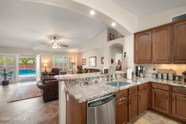 555 N Alexis Loop, Green Valley, AZ 85614