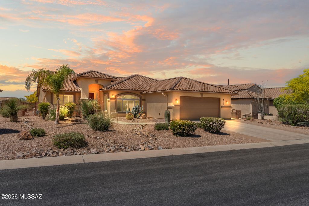 555 N Alexis Loop, Green Valley, AZ 85614