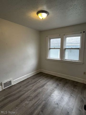 3993 W 23rd Street, Cleveland, OH 44109