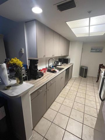 4167 N Haverhill Road 1102, West Palm Beach, FL 33417