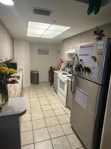 4167 N Haverhill Road 1102, West Palm Beach, FL 33417