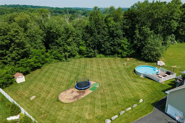16 Noble Court, Mahopac, NY 10541