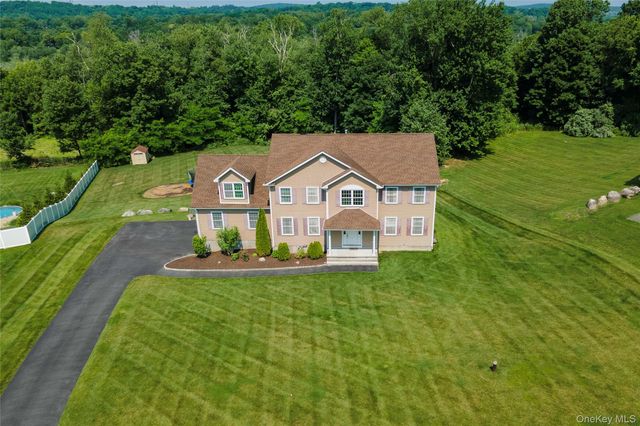 16 Noble Court, Mahopac, NY 10541